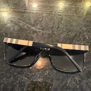 Burberry sunglasses - like New